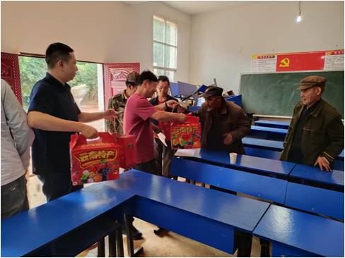 情系贫困户  “挂包帮”暖人心——五华区就业局开展中秋节日慰问 中国科学网www.minimouse.com.cn