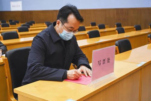  人大代表换届选举日，五华区选民投出庄严一票！ 中国科学网www.minimouse.com.cn