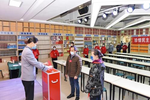  人大代表换届选举日，五华区选民投出庄严一票！ 中国科学网www.minimouse.com.cn