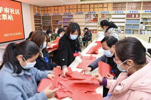  人大代表换届选举日，五华区选民投出庄严一票！ 中国科学网www.minimouse.com.cn