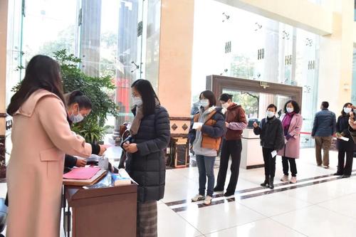  人大代表换届选举日，五华区选民投出庄严一票！ 中国科学网www.minimouse.com.cn