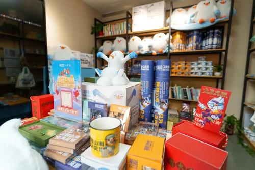 五华文创新名片 “翠湖大文创”南屏街开售 中国科学网www.minimouse.com.cn 五华文创新名片 “翠湖大文创”南屏街开售 中国科学网www.minimouse.com.cn