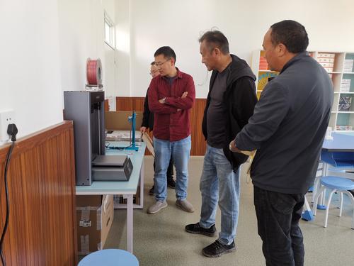 创客与人工智能展示中心落地乡村学校农村孩子零距离感受新科技 中国科学网www.minimouse.com.cn 创客与人工智能展示中心落地乡村学校农村孩子零距离感受新科技 中国科学网www.minimouse.com.cn