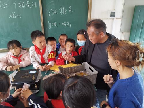 创客与人工智能展示中心落地乡村学校农村孩子零距离感受新科技 中国科学网www.minimouse.com.cn 创客与人工智能展示中心落地乡村学校农村孩子零距离感受新科技 中国科学网www.minimouse.com.cn