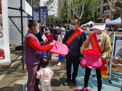 五华区金融办开展防范金融风险远离非法集资户外宣传活动 中国科学网www.minimouse.com.cn