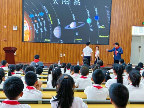 2023年9月19日，全国科普日五华区主场活动—《从地球出发》天文科普讲座在龙翔小学举行