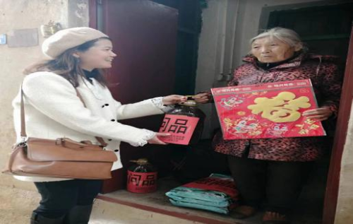 “三下乡”活动，助残同行送温暖  3