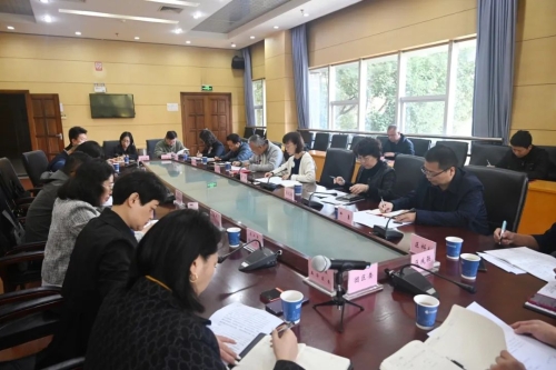 区政协召开学习贯彻习近平总书记在庆祝中国人民政治协商会议成立75周年大会上的重要讲话精神座谈会
